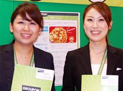 グルーポン福岡支店の野口さん(右)と甲斐さん(左)