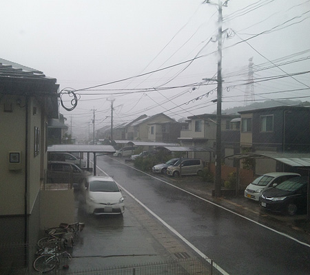 筑紫野市　7：00　暴風雨に見舞われた住宅街