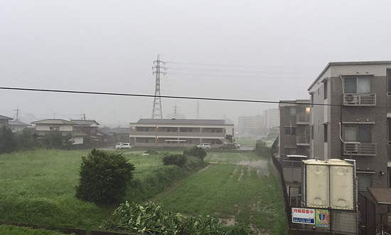 筑紫野市　7：00　暴風雨に見舞われた住宅街（１）