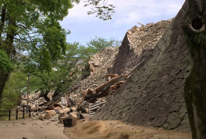 石垣が崩れた熊本城