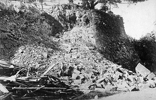 旧熊本城西出丸　第六師団火薬庫崩壊之景