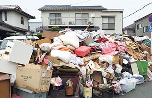 地区ごとに集積された災害ゴミ