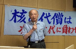 講演する小山英之氏＝７月２日、福岡市