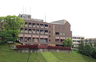 学校法人事務局がある大学キャンパス