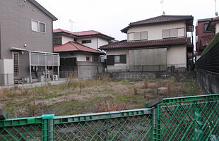 問題の土地は空き地のままになっている