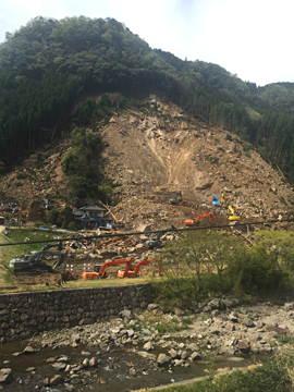 山崩れの現場