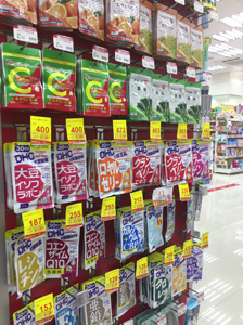 台湾の薬系店舗で並ぶ同社商品