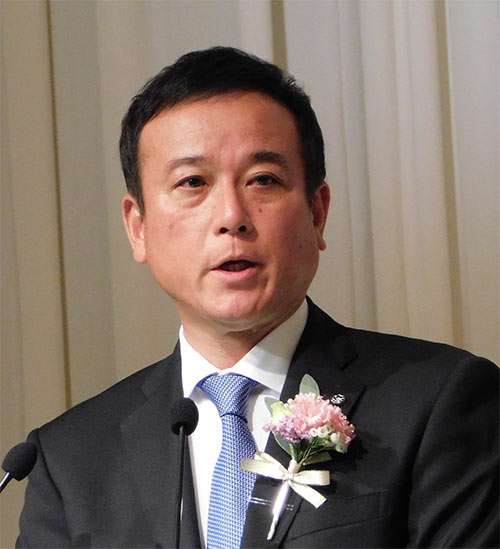 あいさつをする、栗原渉・福岡県議会議長