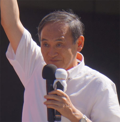 安倍首相の危機を何度も救ってきたスガえもん(菅官房長官)。安倍首相との不協和音も取りざたされるが……(昨年の沖縄県知事選で)