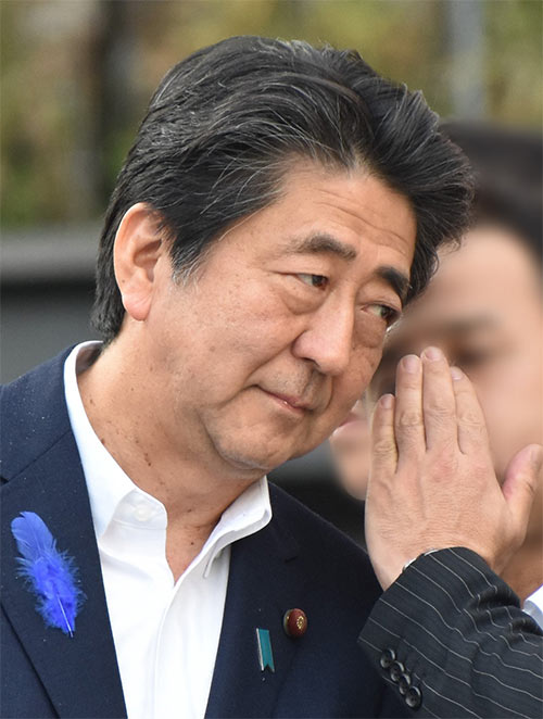 「総理、ニューオータニの唐揚げは1皿2500円だそうです」「・・・・・・」