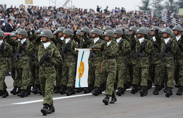 2010年度自衛隊記念日・観閲式/ウィキメディア・コモンズ