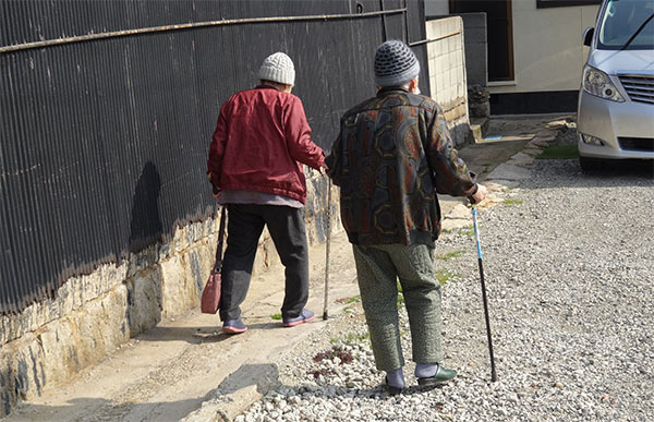 杖が必要な高齢者を多く見かけた