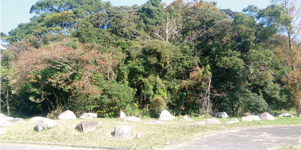 四反田古墳群と巨石群