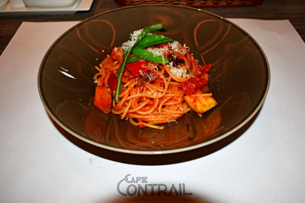 レストラン「Cafe Contrail」で提供される料理(一例)