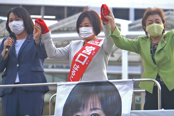 野党統一候補の元フリーアナウンサー、宮口治子候補