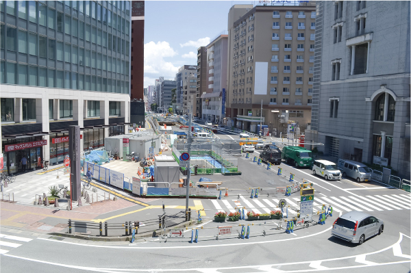 地下で建設工事が進む櫛田神社前駅