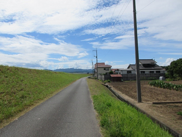 車を止めて挨拶をした畑