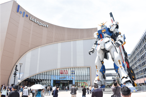 約20mの巨大なガンダム立像が屹立するフォレストパーク