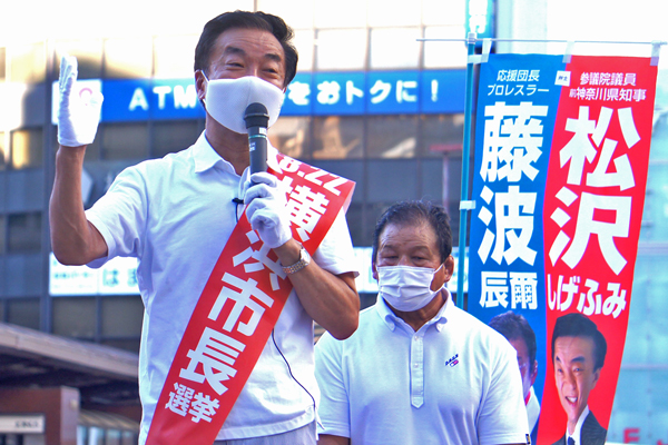 街頭演説を行う松沢成文氏