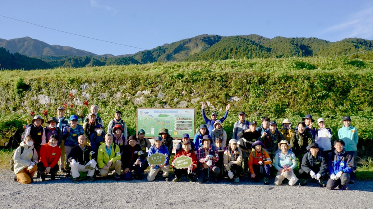 第17回クリーンアップ登山　参加者　椎原バス停にて