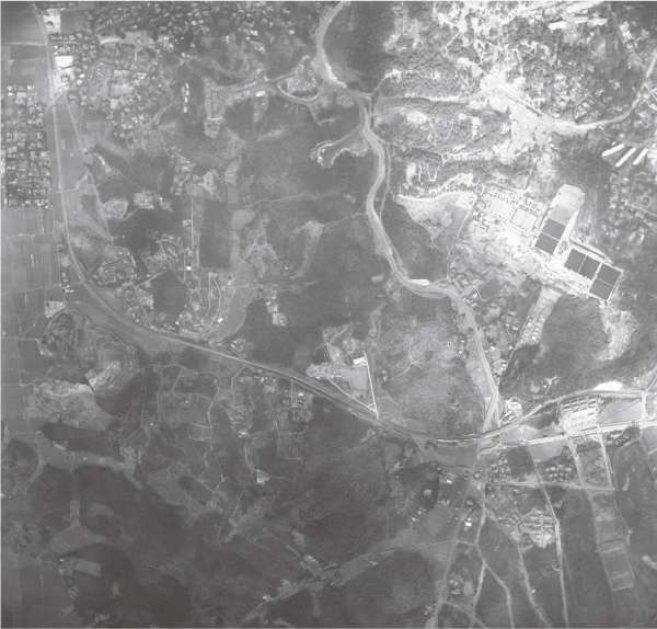 1956年の工事前の小笹団地の航空写真