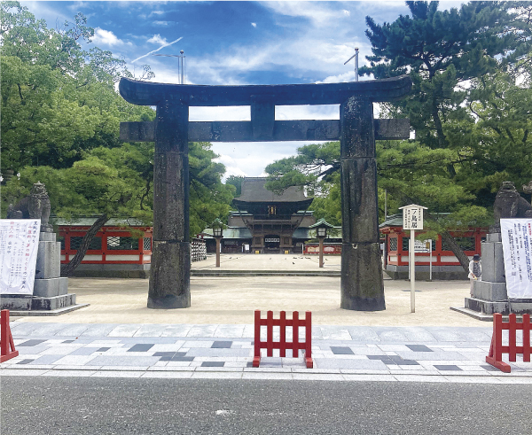 一之鳥居　奧は楼門