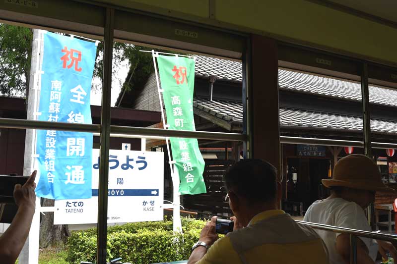 写真2　肥後大津駅まで乗り入れるため、全線復活と同時に新車も導入された