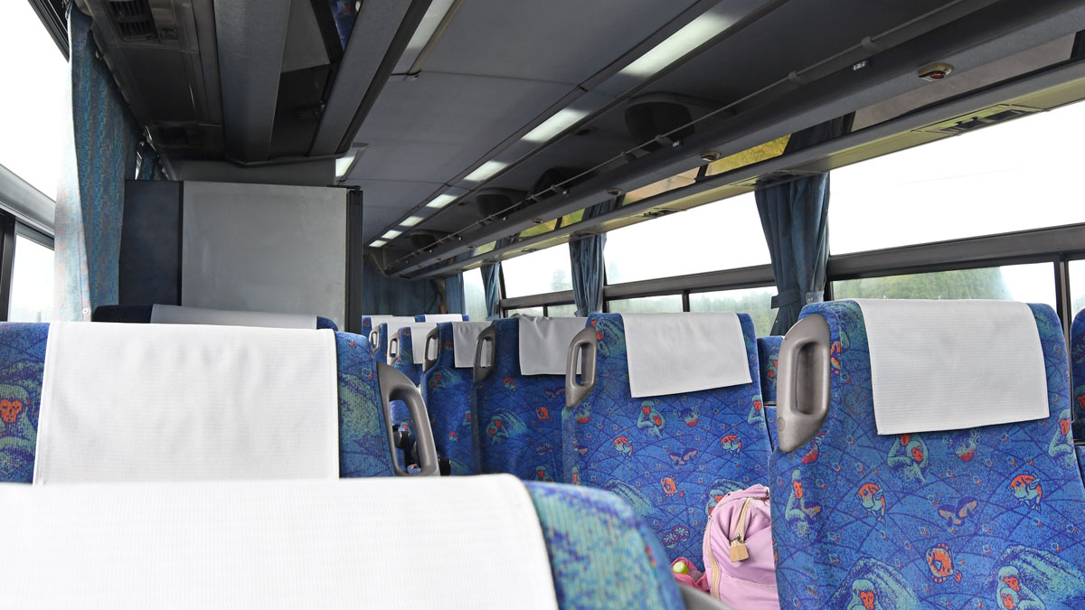 写真3　特急バス「やまびこ号」は座席は横3列のゆったりした配置