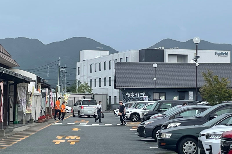 道の駅に隣接する「福岡うきは」（写真奥）