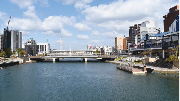 小倉の中心部を流れる紫川