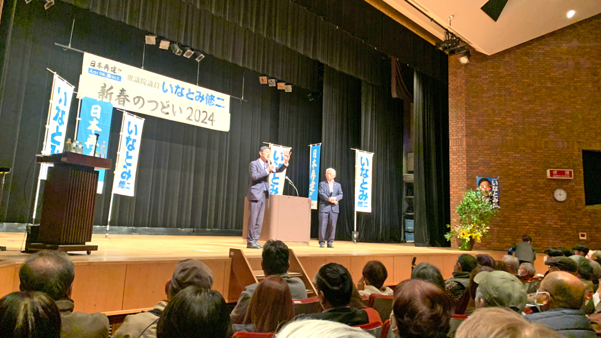 熱く語る稲富議員と泉元明石市長