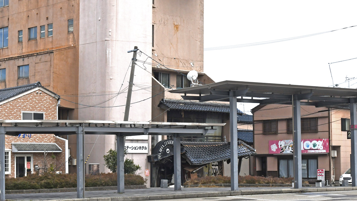 写真9　旅館なども地震で損壊