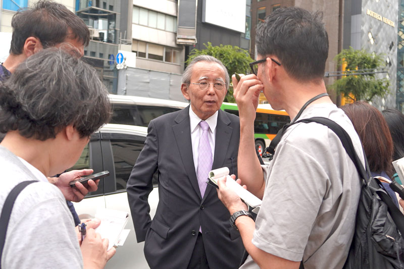 藤川氏(中央)