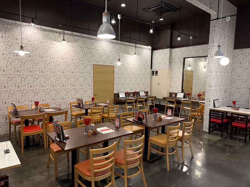 元祖トマトラーメン三味333モラージュ佐賀店/店内