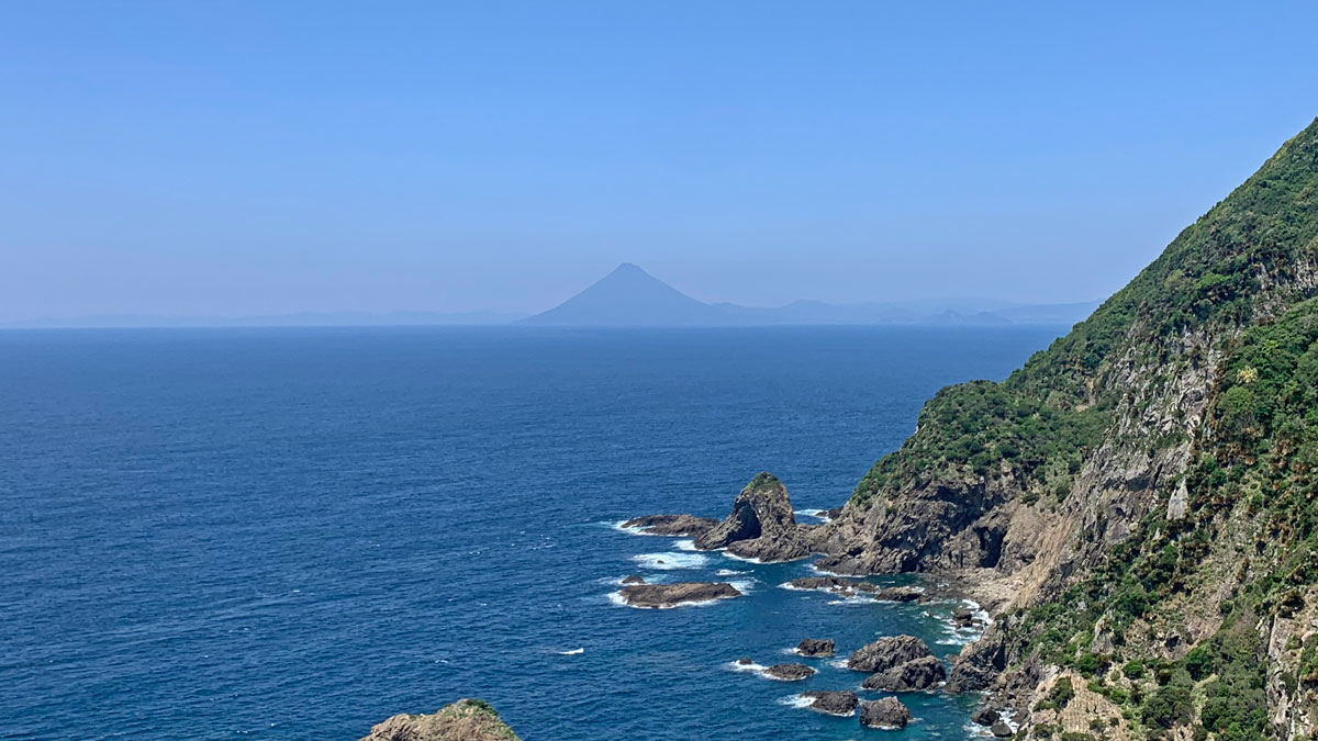 佐多岬からの望む島影