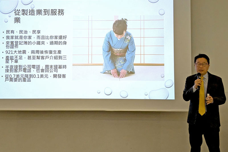講演を行う林氏