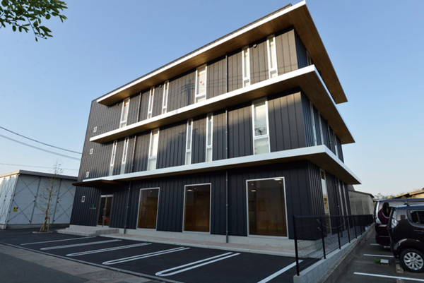 那珂川市産の木材を多用して建てられたCLTによる3階建のオフィスビル
