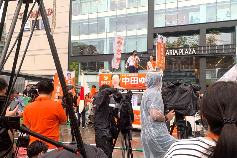 集まった報道陣