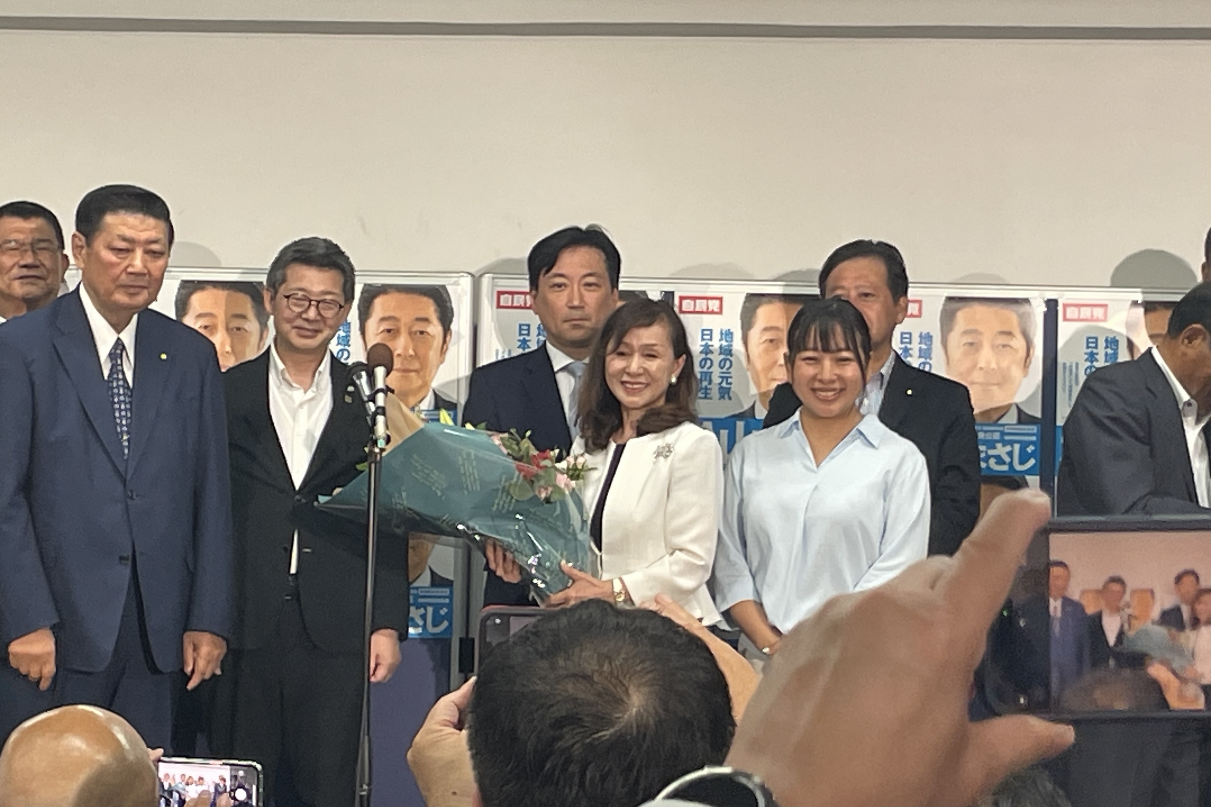 松山氏の事務所が開催した「報告会」の様子