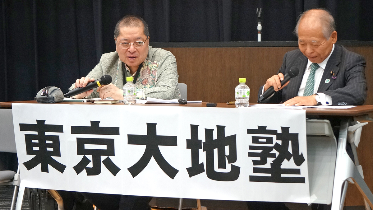 左から佐藤優氏、鈴木宗男氏
