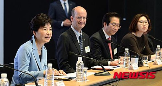 朴槿恵元大統領と会議