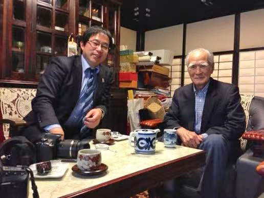 村山元首相と記者、村山氏の自宅にて、2015年9月