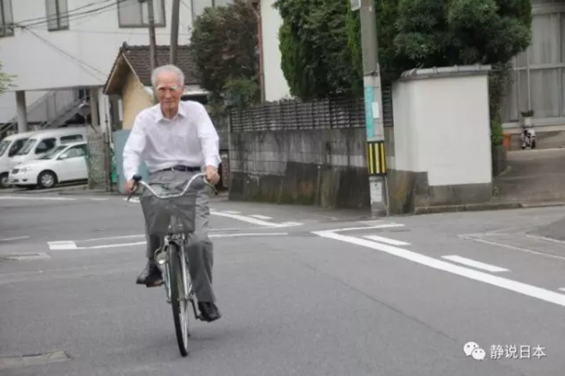 自転車で記者を迎えにきた村山元首相(当時93歳)