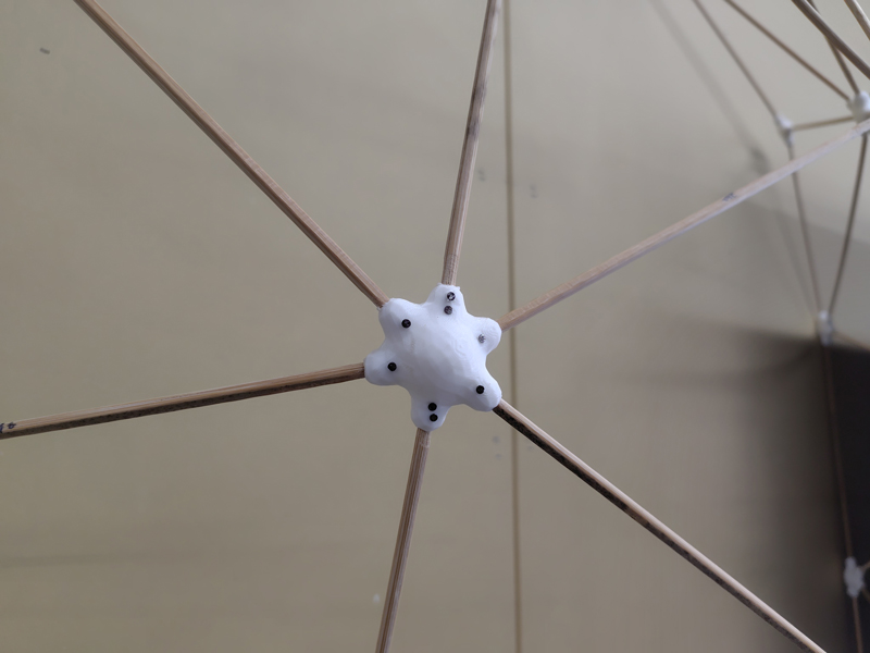 形状に合わせて3Dプリンティングで製造される結合部材