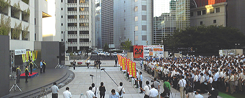 福岡市役所前広場で開かれた飲酒運転撲滅大会