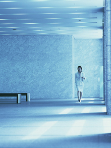 すでに当社の美人広報より17時開始の記者会見の案内を...