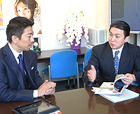 (株)オプト　代表取締役社長　鉢嶺 登 氏、(株)アパマンショップホールディングス　代表取締役社長　大村 浩次 氏