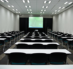 社員説明会では...