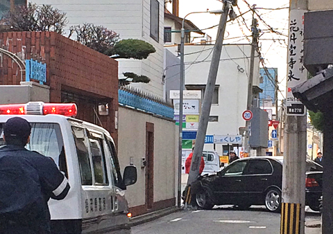 春吉で一般車が道を塞ぐ