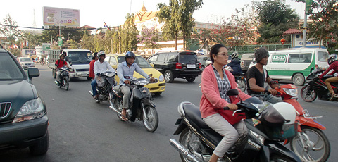 カンボジア　交通　道路